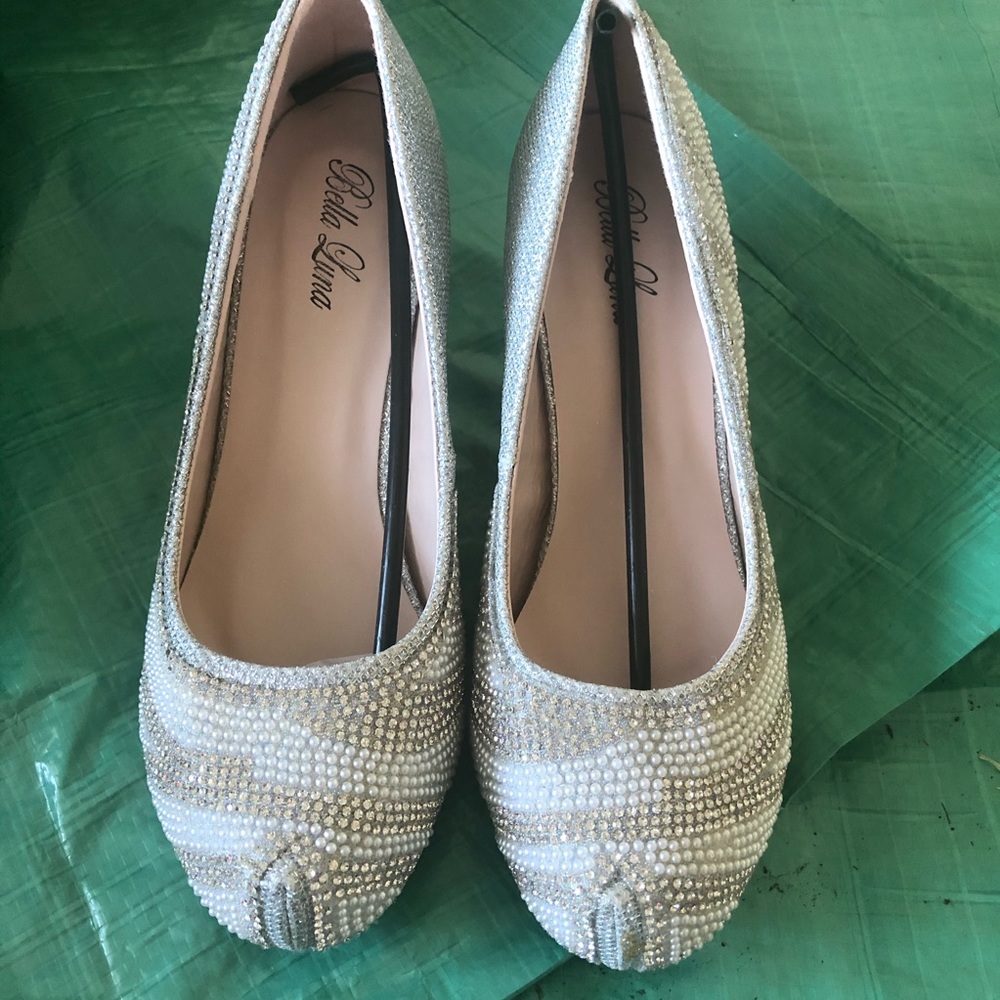 Brand new *NEVER WORN* Bella Luna shoes